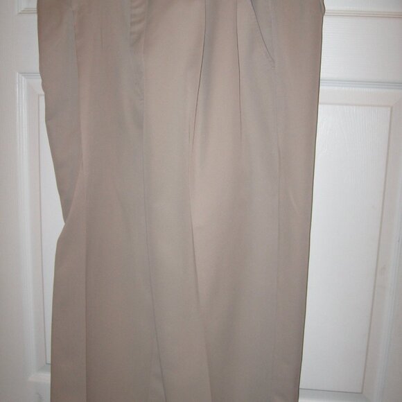 IZOD Beige Pleated Dress Pants Men's Size 40 x 32 - Picture 1 of 5